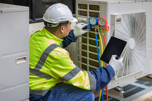 Professional Hvac technician working in Broomfield, CO